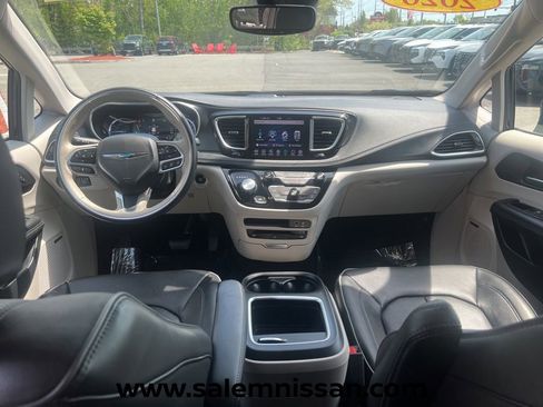 Used 2020 Chrysler Pacifica Limited FWD image 20