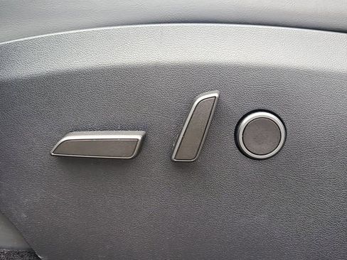 Used 2024 Tesla Model Y Performance image 12