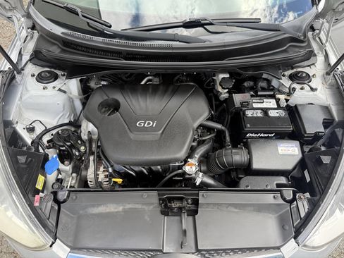 Used 2017 Hyundai Veloster FWD image 14