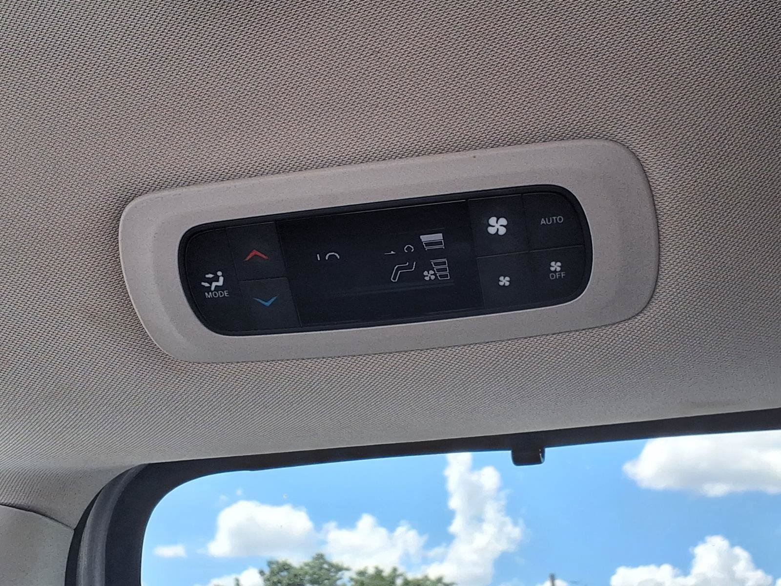 Used 2023 Chrysler Pacifica Touring-L FWD image 28