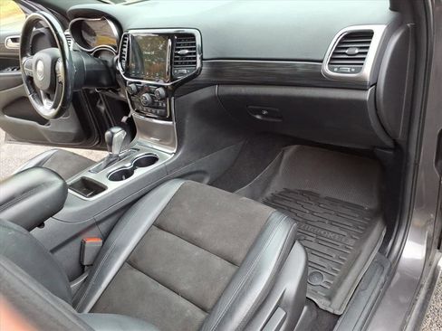 Used 2020 Jeep Grand Cherokee Altitude image 16