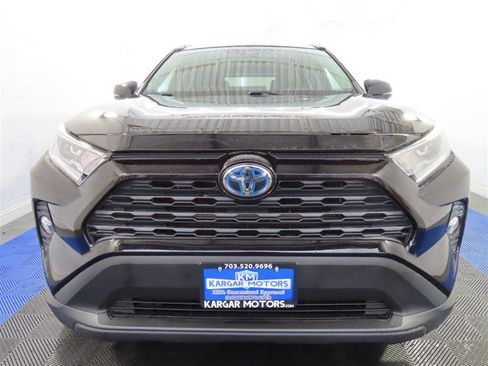 Used 2021 Toyota RAV4 XLE Premium image 3