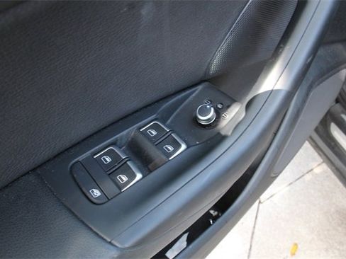 Used 2018 Audi Q3 2.0T Premium image 13