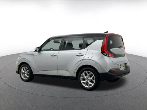 Used 2025 Kia Soul LX w/ LX Technology Package FWD image 7