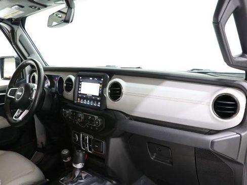Used 2023 Jeep Wrangler Unlimited Sahara AWD/4WD image 16