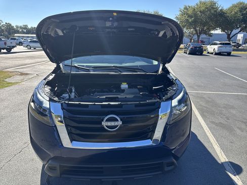 Used 2025 Nissan Pathfinder SV image 40