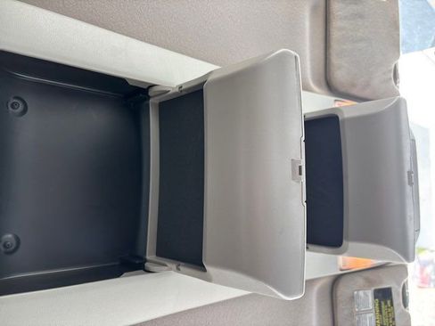 Used 2010 Toyota Tundra 4x4 CrewMax image 33