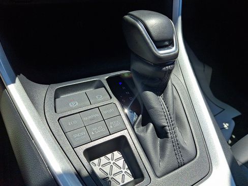 Used 2025 Toyota RAV4 XLE Premium w/ Weather Package AWD/4WD image 15