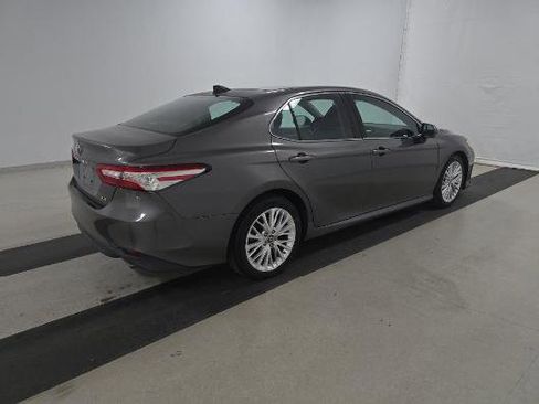 Used 2019 Toyota Camry XLE image 4