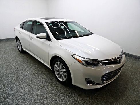 Used 2015 Toyota Avalon XLE Premium image 3