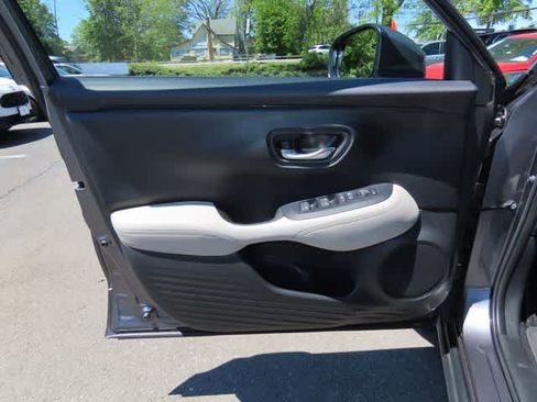 Used 2024 Honda HR-V LX image 15