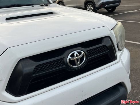 Used 2014 Toyota Tacoma PreRunner w/ TRD Sport Package RWD image 7