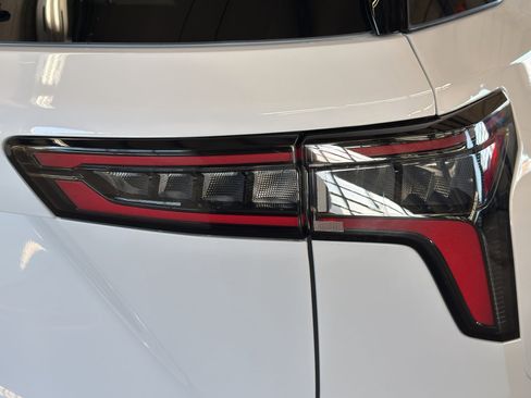 New 2026 Chevrolet Equinox LT AWD/4WD image 7
