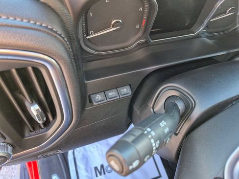 Used 2020 GMC Sierra 2500 SLT w/ Technology Package image 19