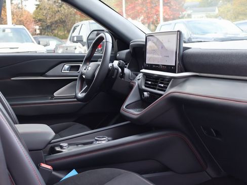 Used 2025 Ford Explorer ST image 39