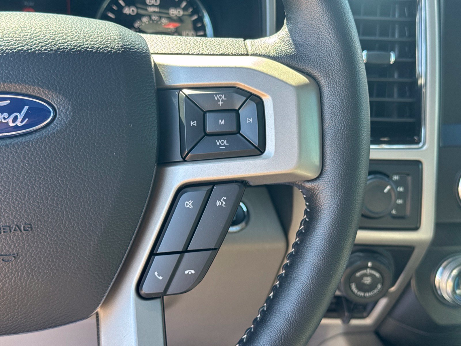Used 2019 Ford F150 Lariat w/ Equipment Group 502A Luxury AWD/4WD image 24