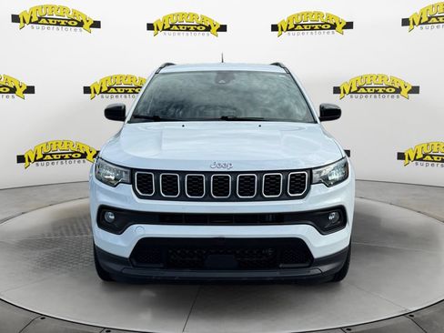 Used 2024 Jeep Compass Latitude AWD/4WD image 8