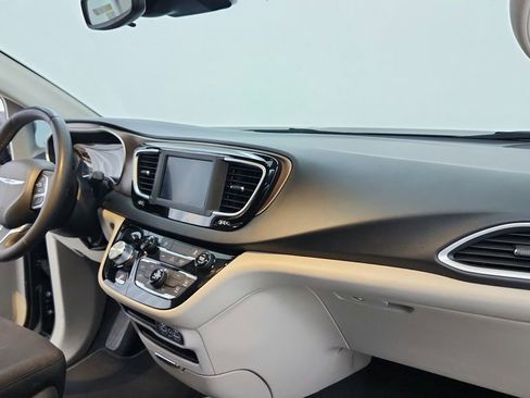 Used 2023 Chrysler Voyager LX image 30