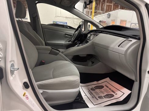 Used 2015 Toyota Prius Four image 15