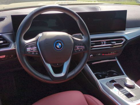 Used 2023 BMW i4 eDrive35 image 28