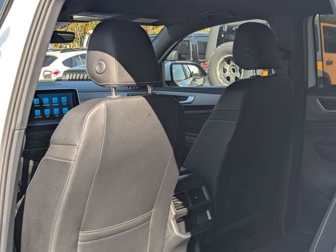 Used 2025 Volkswagen Atlas Cross Sport SE image 22