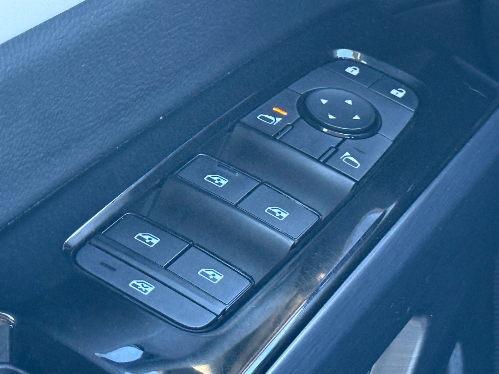 Used 2026 Nissan Pathfinder SL FWD image 18