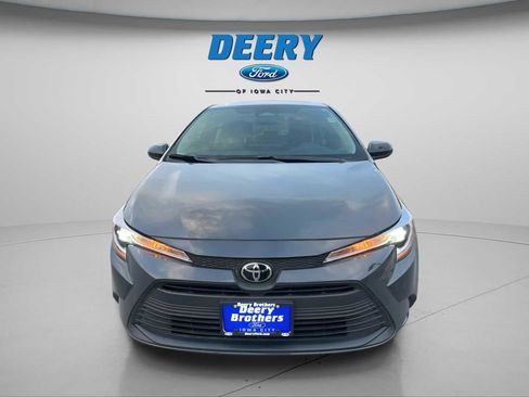 Used 2023 Toyota Corolla LE image 3