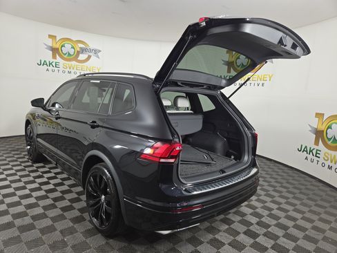 Used 2021 Volkswagen Tiguan SE R-Line image 32