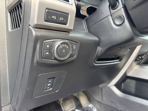 Used 2015 Ford F150 Platinum w/ Equipment Group 701A Luxury AWD/4WD image 23