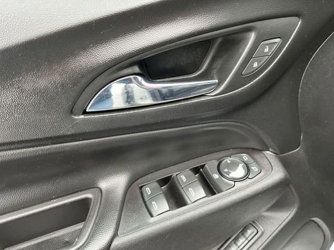 Used 2018 Chevrolet Equinox Premier FWD image 17
