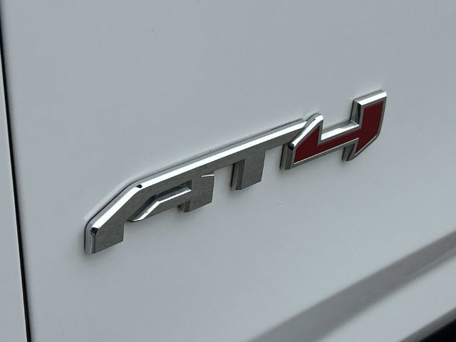 Used 2022 GMC Yukon XL AT4 w/ Technology Package AWD/4WD image 11