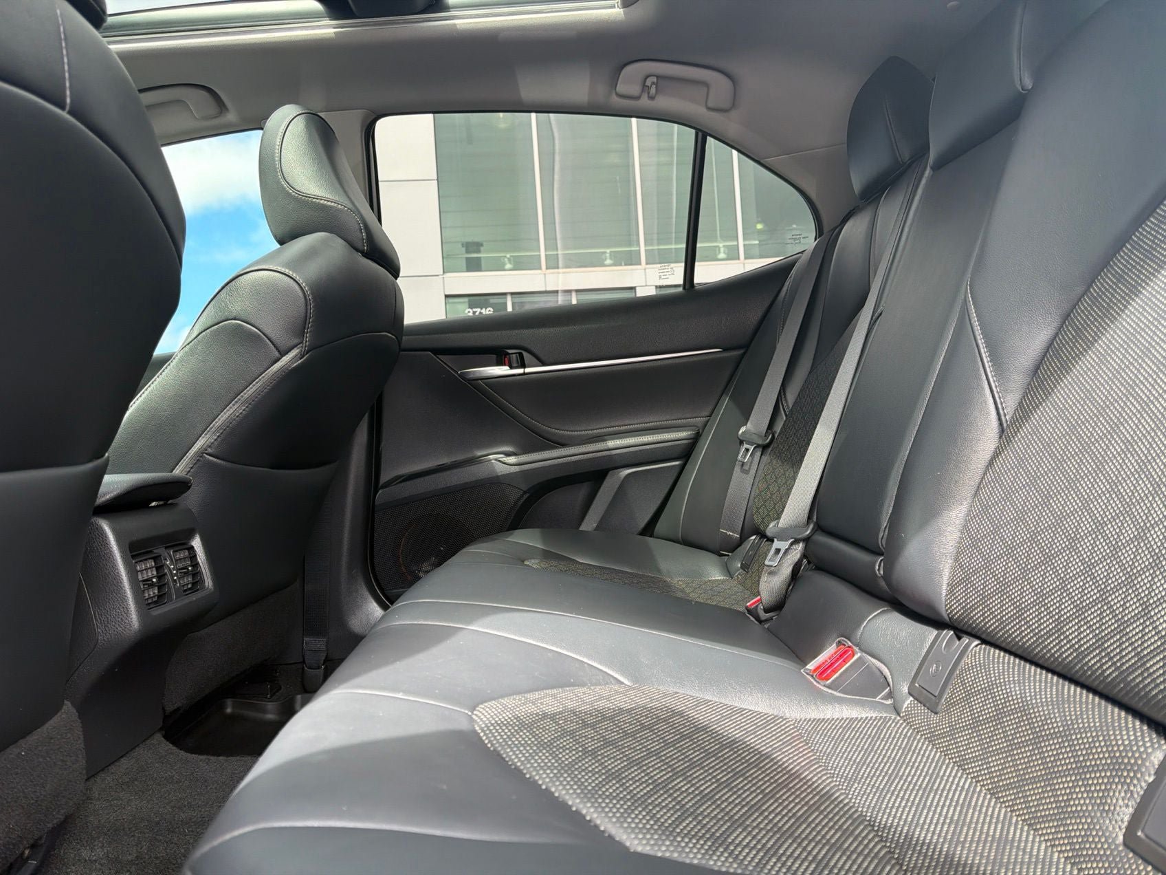 Used 2018 Toyota Camry XSE w/ Driver Assist Package FWD image 9