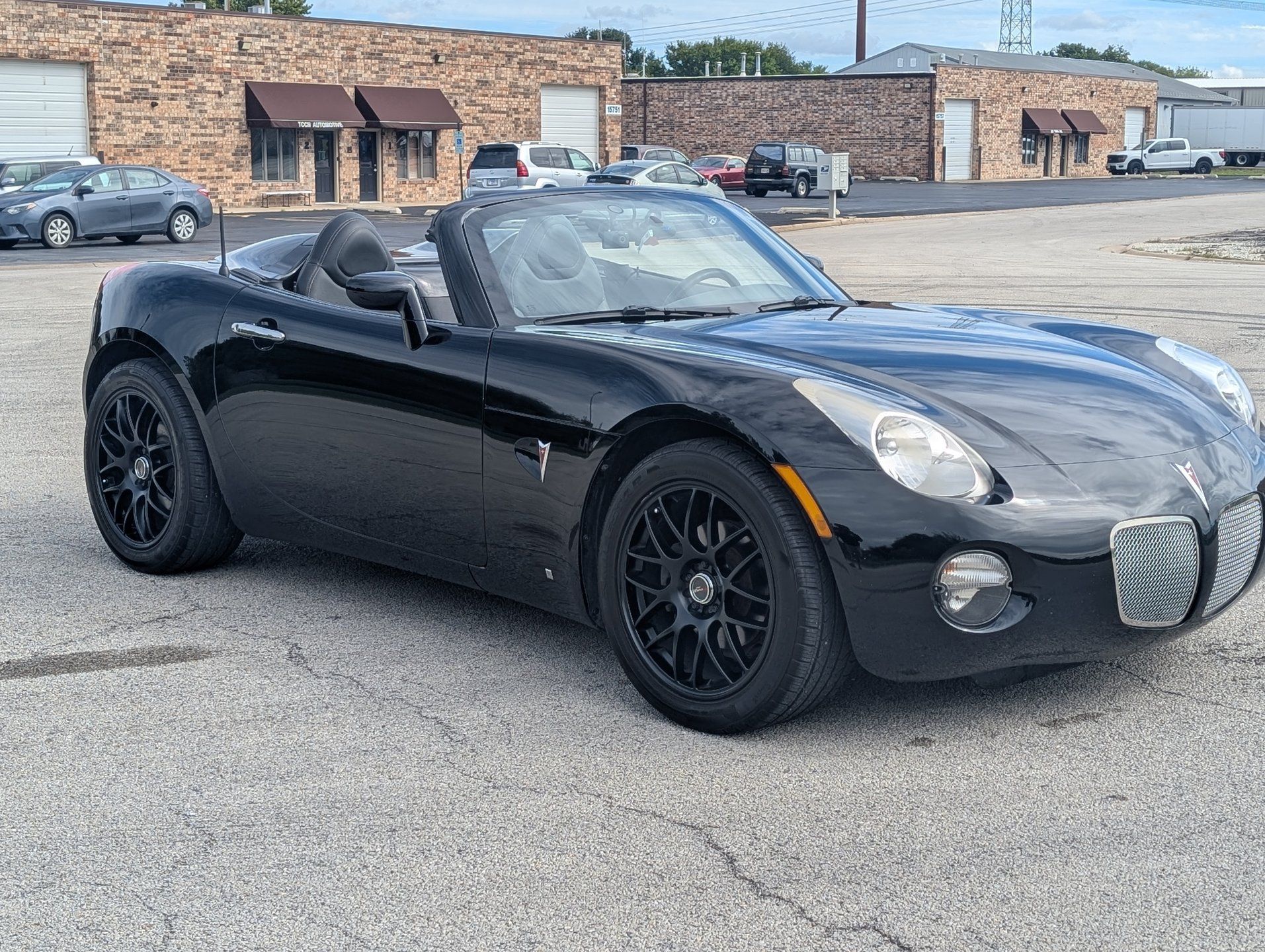 Used 2006 Pontiac Solstice Convertible w/ Premium Package RWD image 30