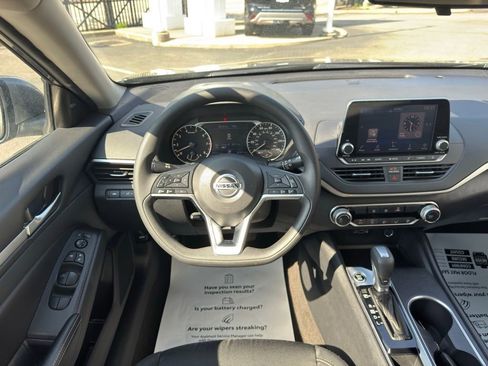 Used 2022 Nissan Altima 2.5 SV FWD image 32
