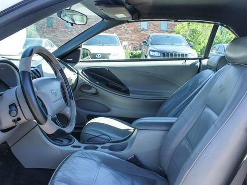 Used 2004 Ford Mustang Convertible RWD image 12