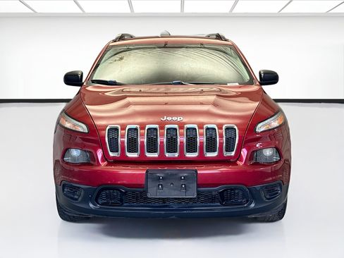 Used 2017 Jeep Cherokee Sport image 2