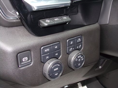 Used 2024 Chevrolet Silverado 3500 LTZ w/ LTZ Premium Package image 23