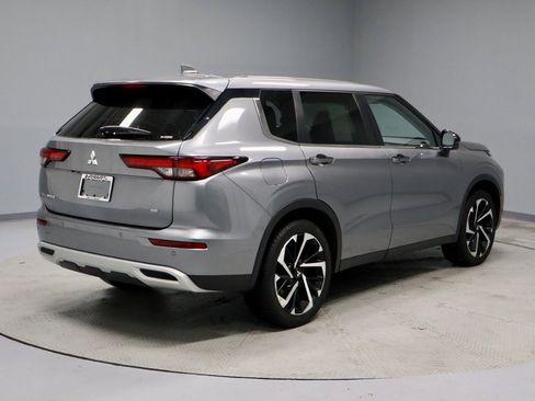 Used 2022 Mitsubishi Outlander SE image 11