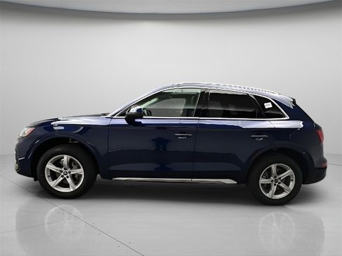 Used 2021 Audi Q5 2.0T Premium w/ Convenience Package image 2