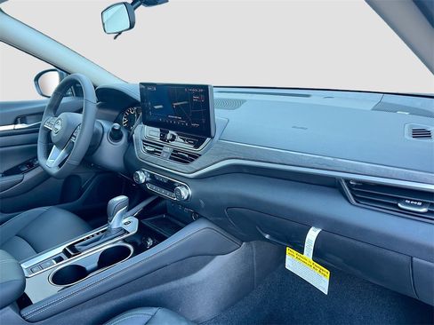 New 2025 Nissan Altima 2.5 SL image 30