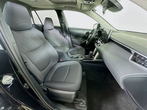 Used 2023 Toyota Corolla Cross LE w/ Moonroof Package AWD/4WD image 7