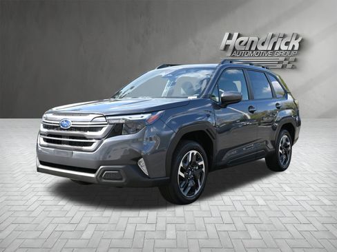 Used 2025 Subaru Forester Premium image 5