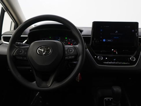 Used 2025 Toyota Corolla LE image 12