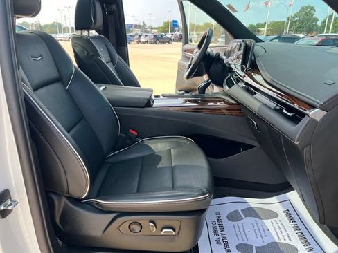 Certified 2022 Cadillac Escalade Premium Luxury AWD/4WD image 22