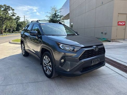 Used 2019 Toyota RAV4 XLE Premium FWD image 6