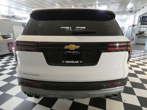 Used 2025 Chevrolet Traverse LT image 5