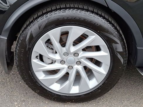 Used 2025 Land Rover Discovery S AWD/4WD image 11