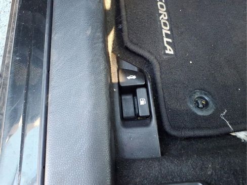 Used 2022 Toyota Corolla SE FWD image 32