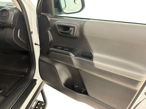 Used 2022 Toyota Tacoma SR AWD/4WD image 15