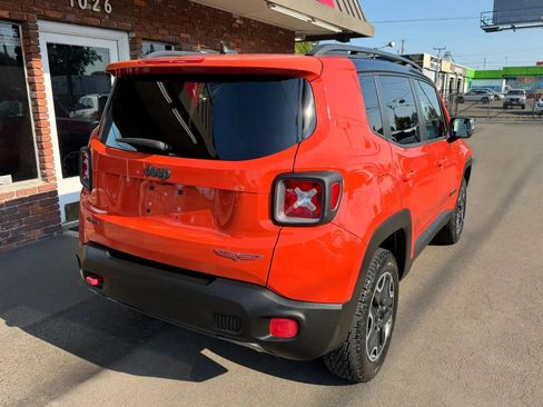 Used 2016 Jeep Renegade Trailhawk AWD/4WD image 3